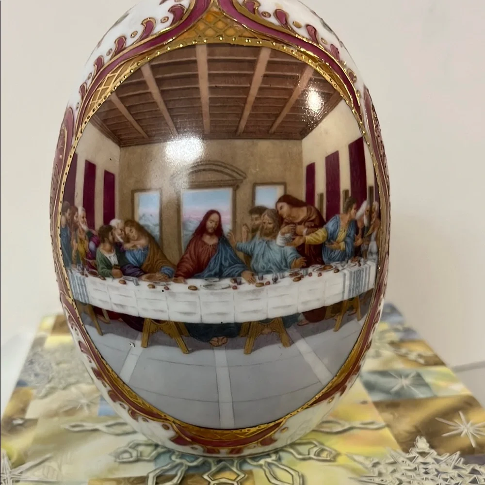 Decorative Ceramic Egg with Last Supper Design - Picture 5 of 13